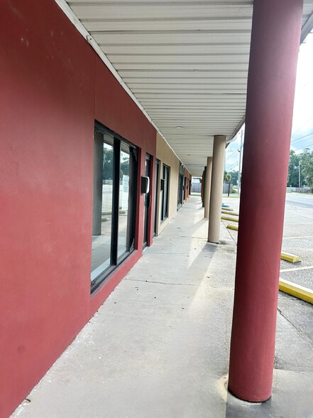 More Photos Of 3620-3642 Barrancas Ave, Pensacola Unknown For Lease