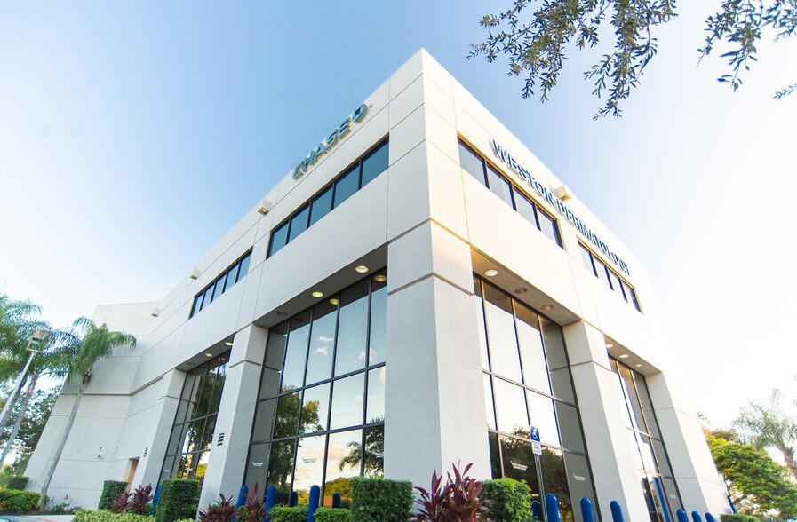 More Photos Of 1040 Weston Rd, Weston Medical For Lease