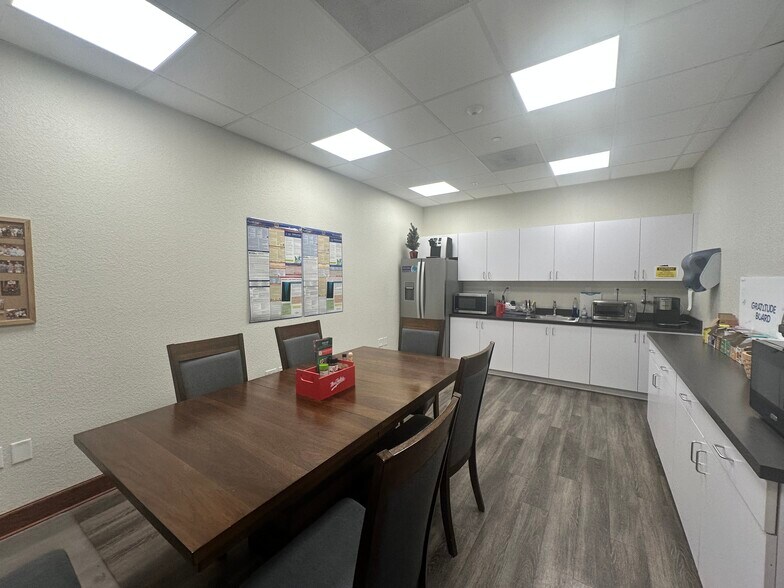 More Photos Of 1645 NW 33rd St, Pompano Beach Contractor Storage Yard For Lease