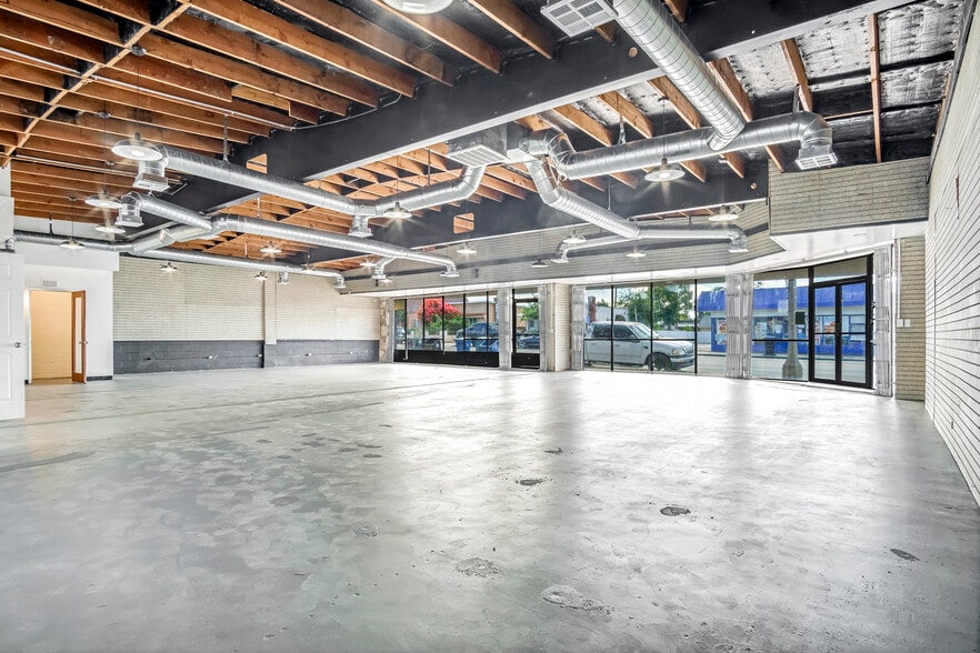 More Photos Of 901 N Maclay Ave, San Fernando Freestanding For Lease