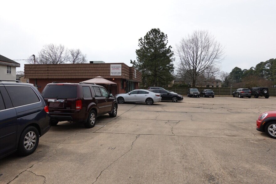 More Photos Of 202 S Newtown Rd, Virginia Beach Auto Dealership For Lease