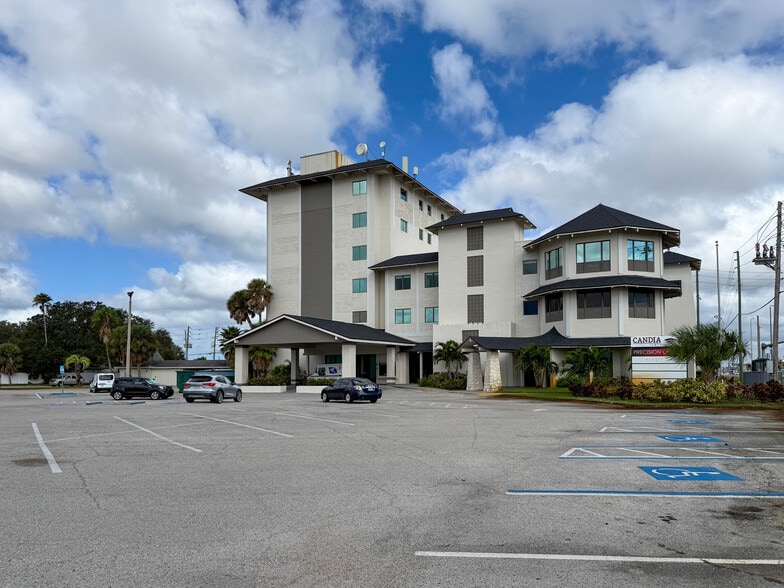 More Photos Of 2435-2437 US Highway 19, Holiday Office Residential For Lease