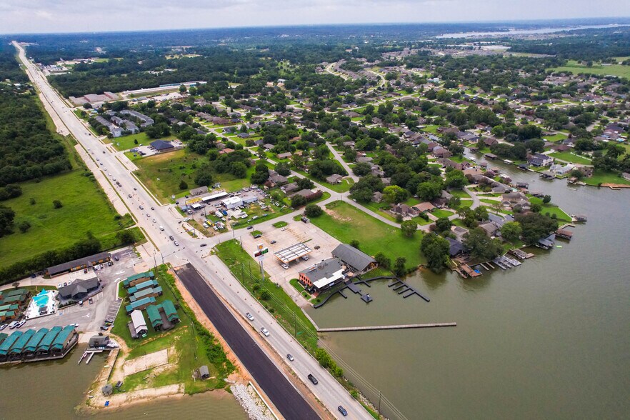 More Photos Of 12947 Lake Conroe Hills Dr, Willis Restaurant For Lease