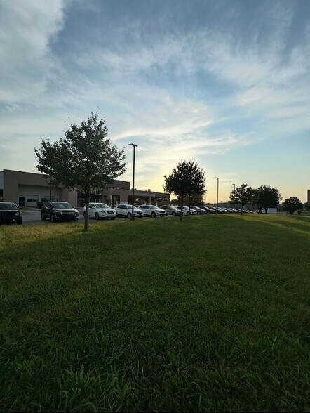 More Photos Of 8819 E 350 Hwy, Raytown Auto Dealership For Sale