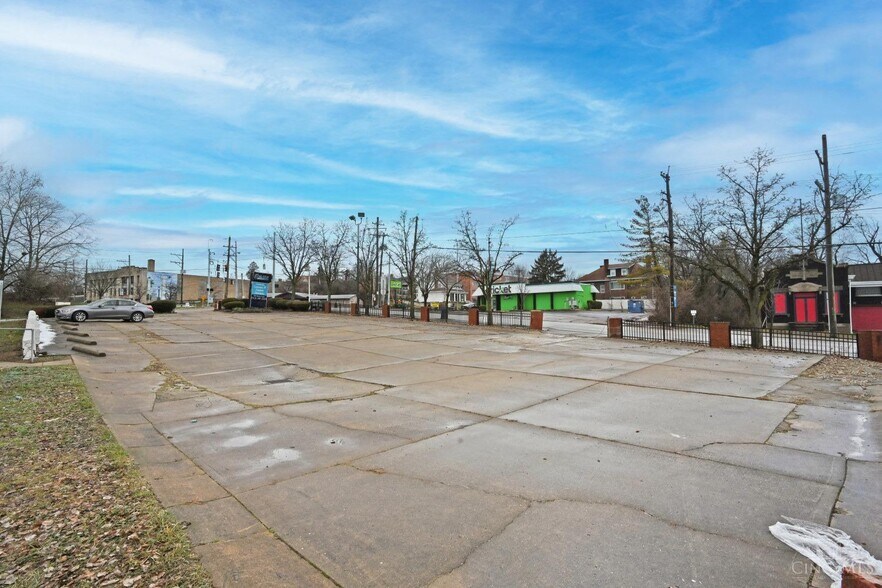 More Photos Of 910 Barry Ln, Cincinnati Medical For Lease