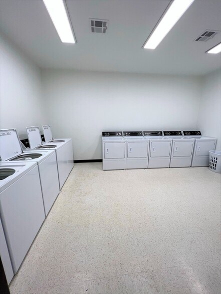 More Photos Of 309 S 6th St, Loving Apartments For Sale