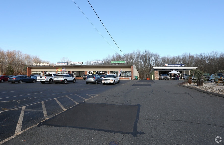More Photos Of 969-979 Meriden Waterbury Tpke, Plantsville Freestanding For Lease