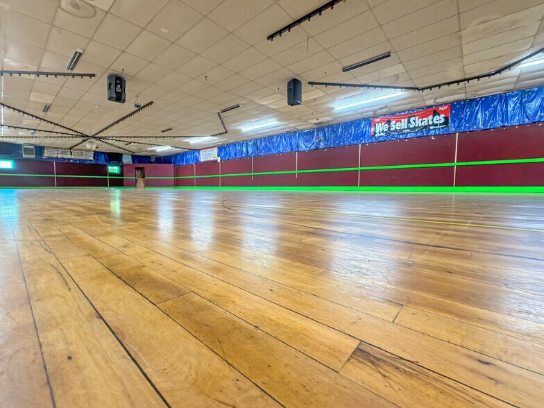 More Photos Of 18 Access Hwy, Caribou Sports And Entertainment For Sale