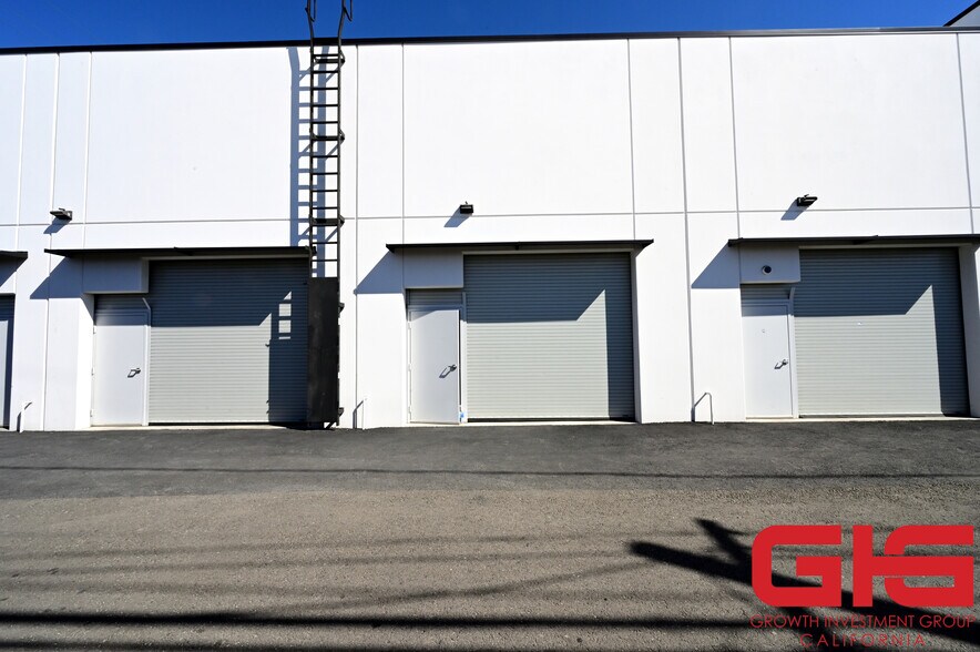 More Photos Of 238-256 W Chestnut Ave, Monrovia Warehouse For Sale