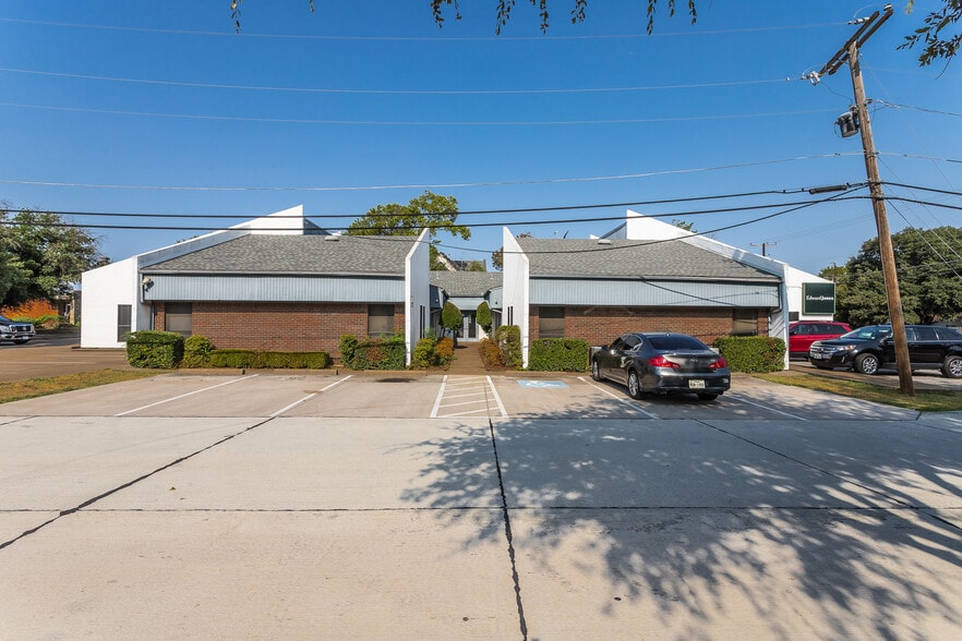 More Photos Of 2900 W Park Row Dr, Pantego Office For Sale