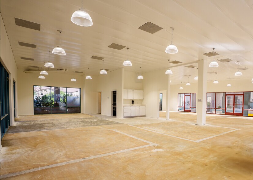 More Photos Of 68828 Ramon Rd, Cathedral City Office For Lease