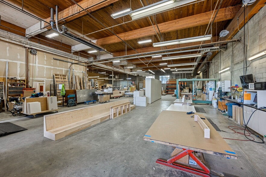 More Photos Of 3228-3220 McDougall Ave, Everett Manufacturing For Sale