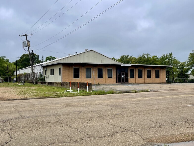 More Photos Of 2689 Livingston Rd, Jackson Warehouse For Sale