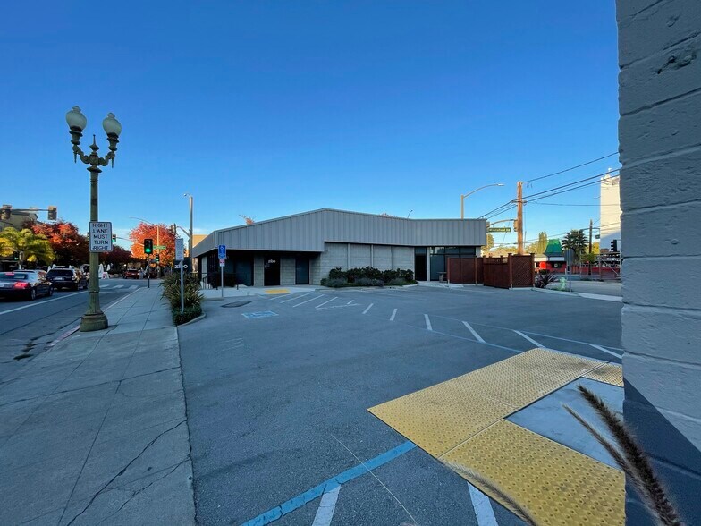 More Photos Of 1001-1003 Main St, Redwood City Flex For Sale