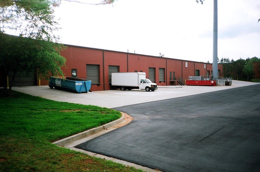 More Photos Of 225 Curie Dr, Alpharetta Light Distribution For Lease