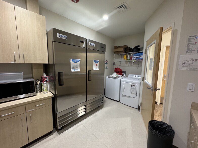 More Photos Of 711 NE Halsey St, Portland Daycare Center For Lease