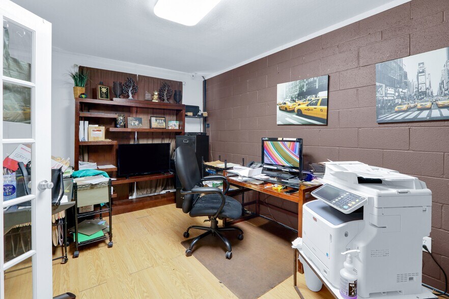 More Photos Of 551 Steves Ave, San Antonio Office Residential For Sale