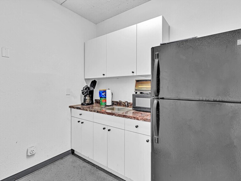 More Photos Of 571-573 SW 27th Ave, Fort Lauderdale Freestanding For Sale