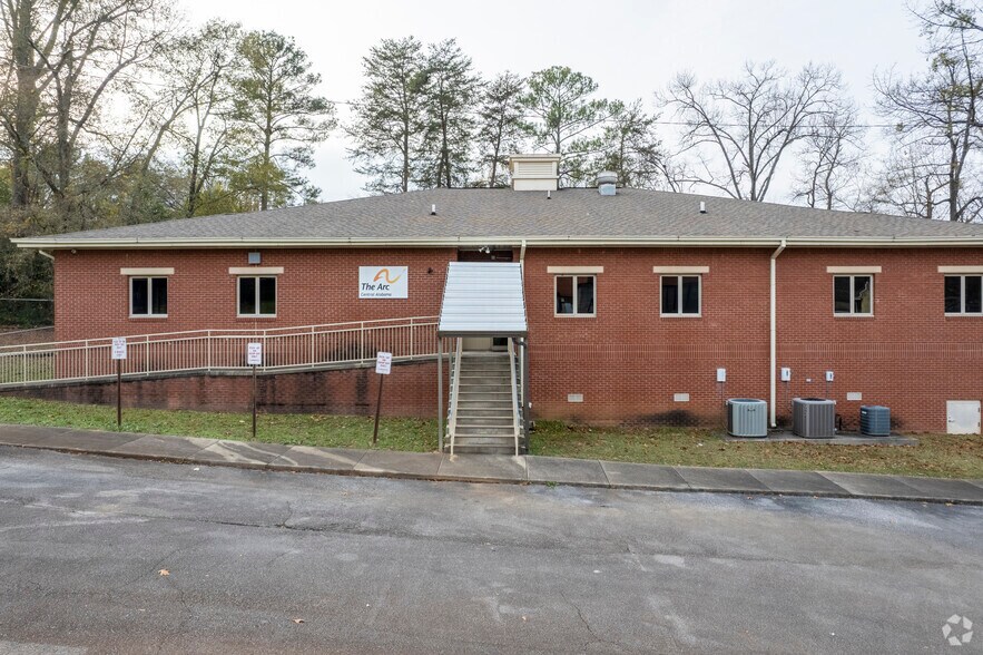 Primary Photo Of 301 21st Ave S, Birmingham Schools For Lease