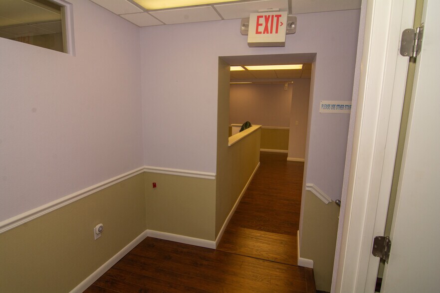 More Photos Of 3617 Webber St, Sarasota General Retail For Sale