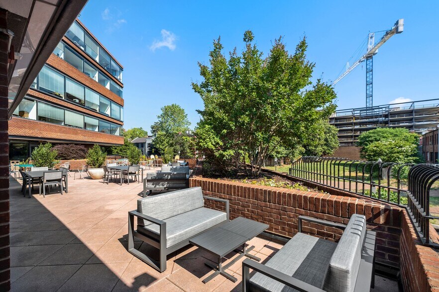 More Photos Of 1050 30th St NW, Washington Office For Lease