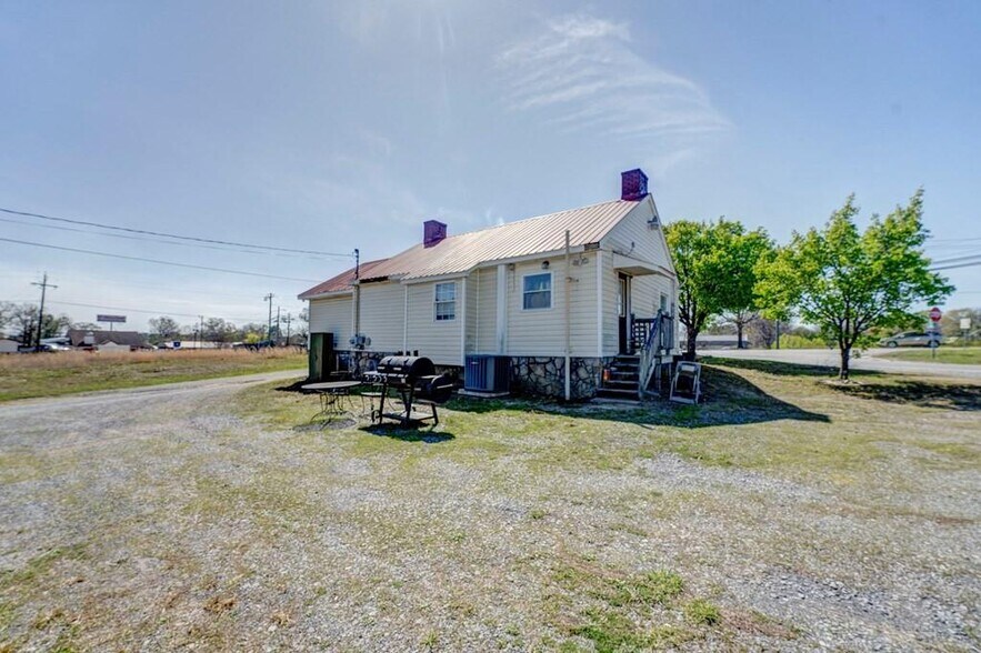 More Photos Of 806 N 3rd Ave, Chatsworth Office Residential For Sale