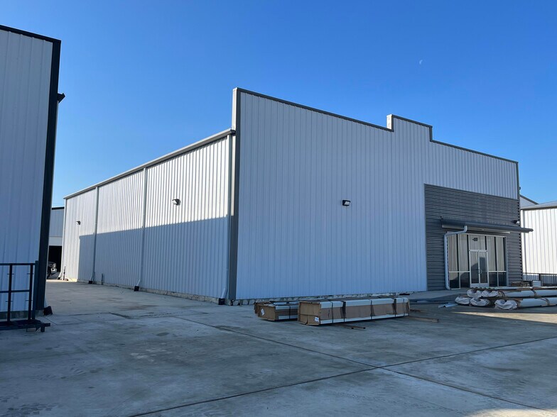 More Photos Of 18120 W Bellfort St, Richmond Service For Lease