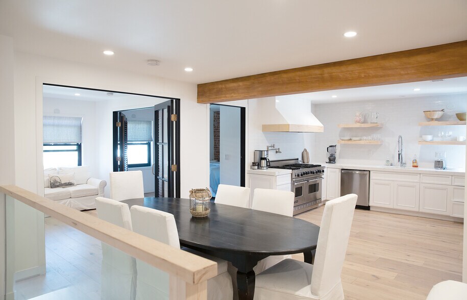 More Photos Of 511 E Balboa Blvd, Newport Beach Storefront Retail Residential For Sale