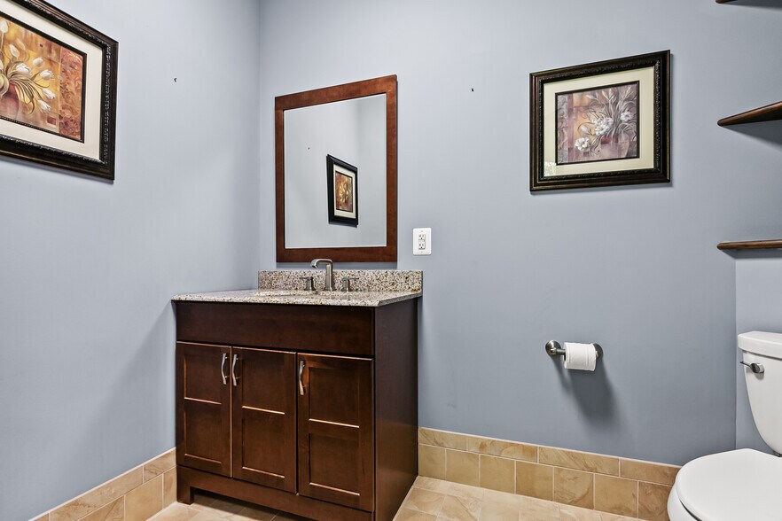 More Photos Of 10A JENNINGS Rd, Medford Medical For Sale