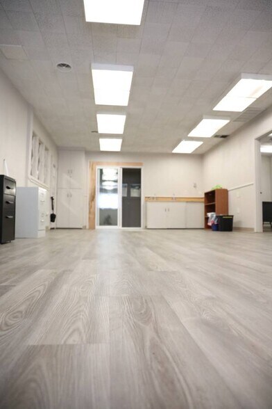 More Photos Of 809 Edgewater St NW, Salem Distribution For Lease
