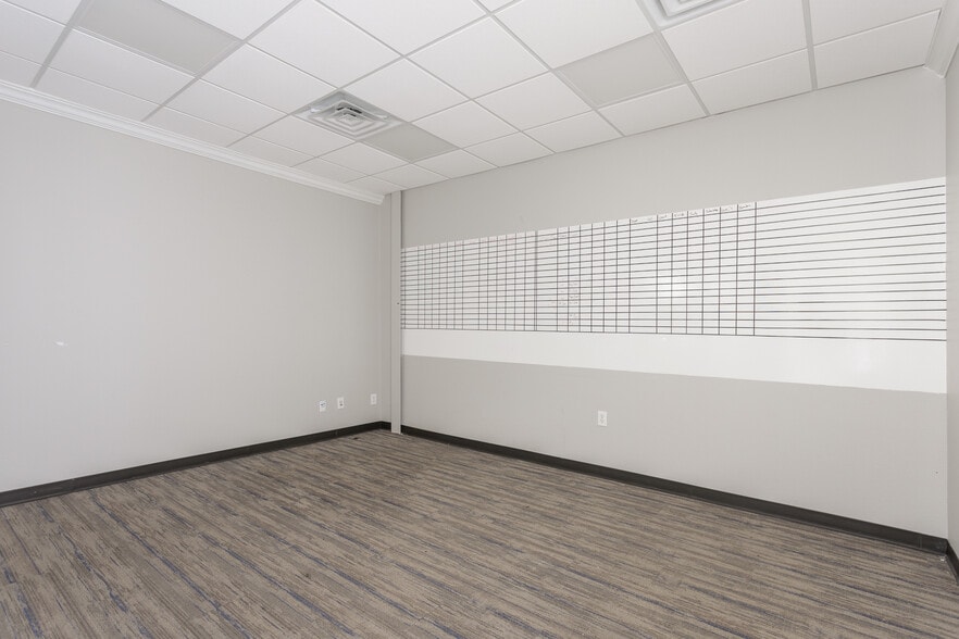 More Photos Of 595-605 E US Highway 80 E, Sunnyvale Research And Development For Lease
