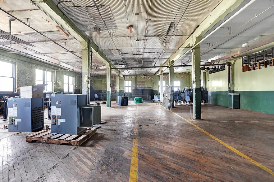 More Photos Of 35 S Main St, Batesville Warehouse For Sale