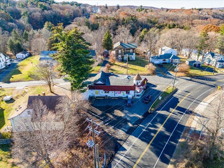 More Photos Of 166 S Riverside Ave, Pequabuck Freestanding For Sale