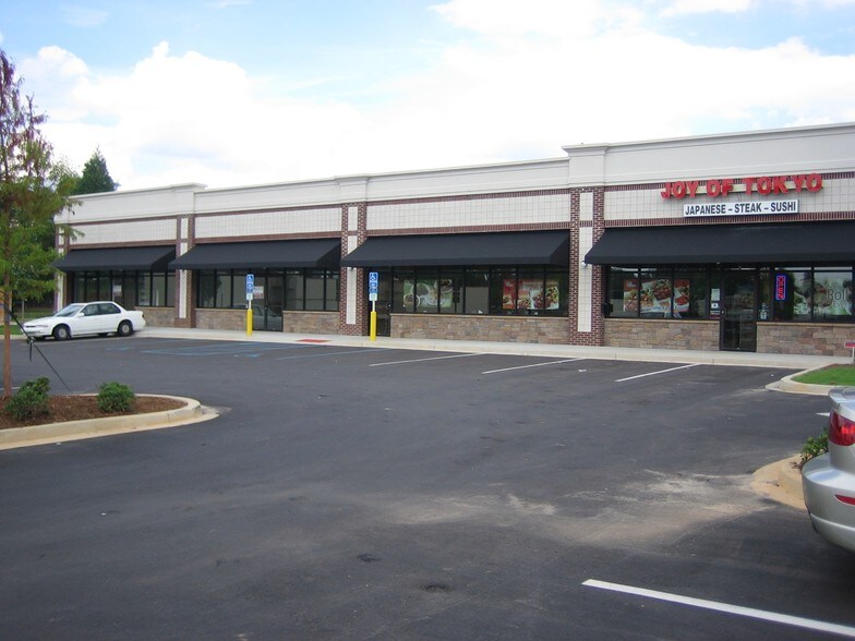 More Photos Of 15 Pelham Rd, Greenville General Retail For Lease