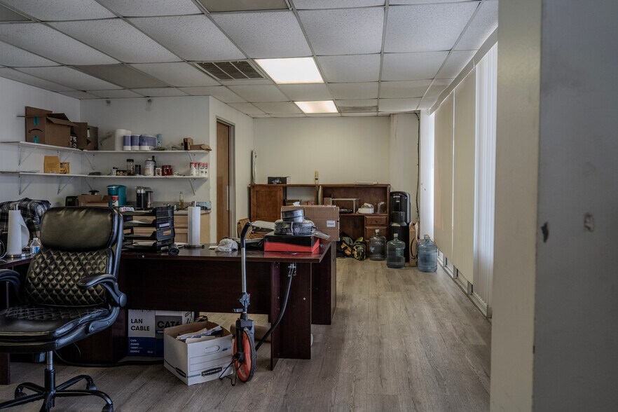 More Photos Of 4925 Avenue H, Rosenberg Warehouse For Lease