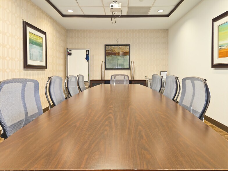 More Photos Of 2950 N Loop Fwy W, Houston Coworking Space