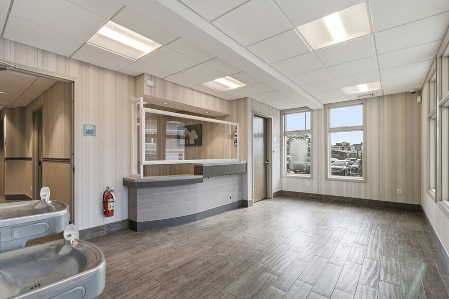 More Photos Of 319 Union Ave, Westbury Storefront For Lease