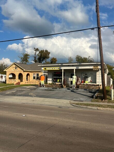 Primary Photo Of 5902 Airline Dr, Houston Office For Sale