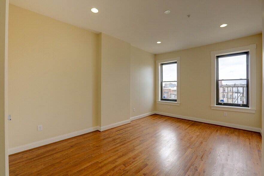 More Photos Of 2116-2118 Saint Paul St, Baltimore Apartments For Sale