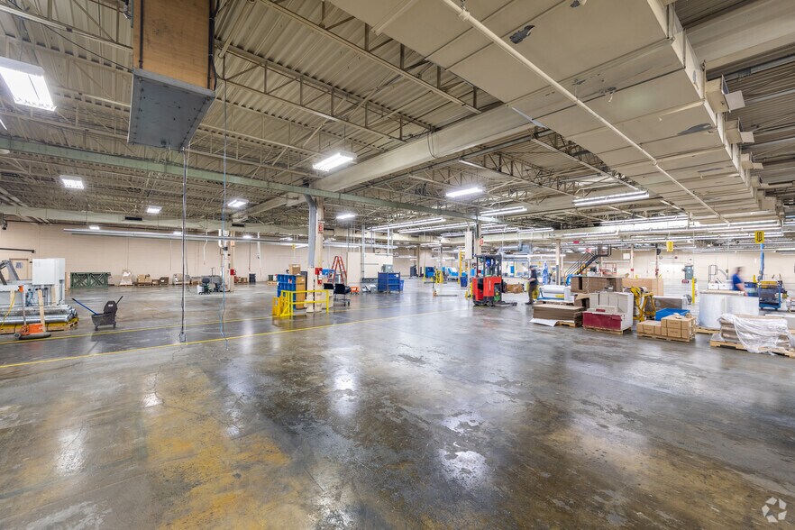 More Photos Of 200 Boul Grand N, Cowansville Warehouse For Sale