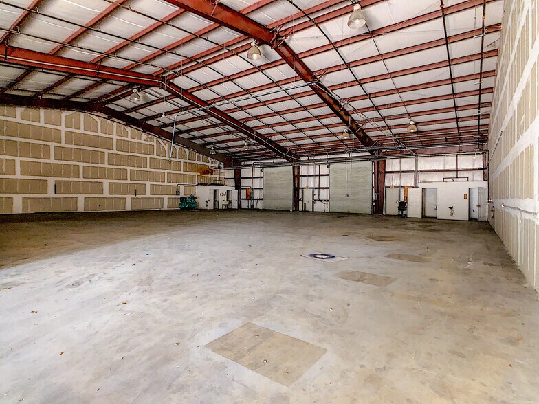 More Photos Of 1857 Patterson Ave, Deland Warehouse For Lease