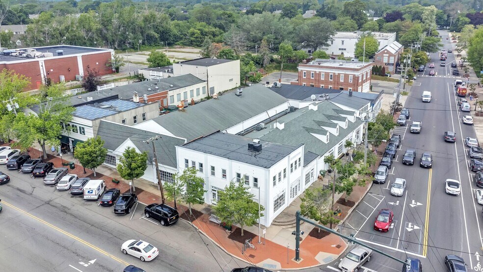 More Photos Of 1 Windmill Ln, Southampton Storefront Retail Office For Lease