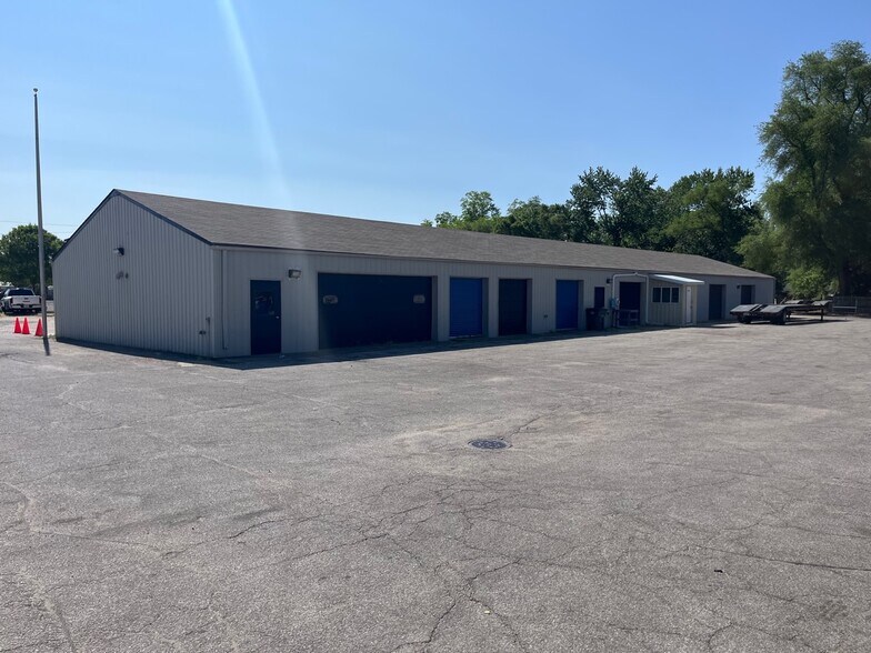 More Photos Of 1651 Toledo Rd, Elkhart Manufacturing For Sale