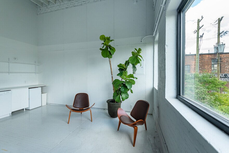 More Photos Of 4884-4892 Grand River Ave, Detroit Storefront Retail Office For Lease