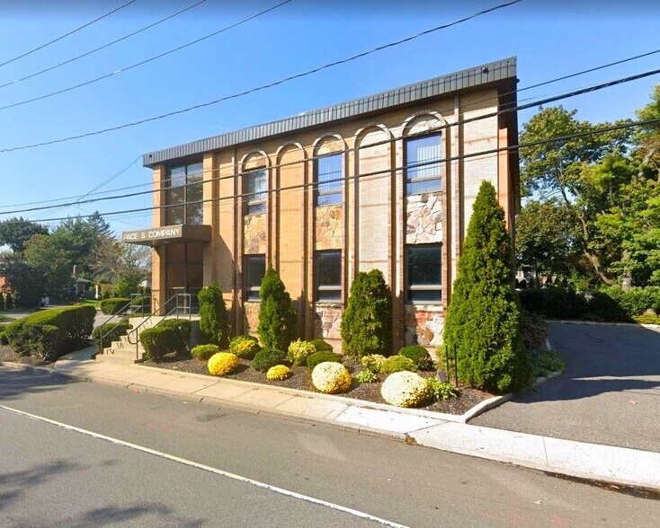 More Photos Of 20 Miller Pl, Syosset Office For Sale