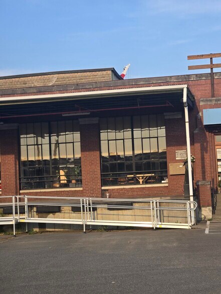 More Photos Of 5015-5025 Colorado Ave S, Seattle Warehouse For Lease