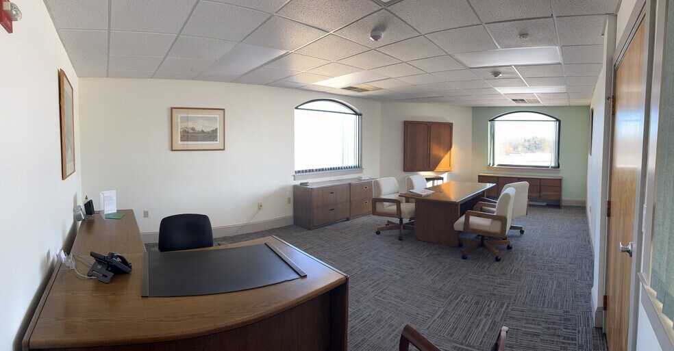 More Photos Of 10 Constitutional Way, Somersworth Bank For Lease
