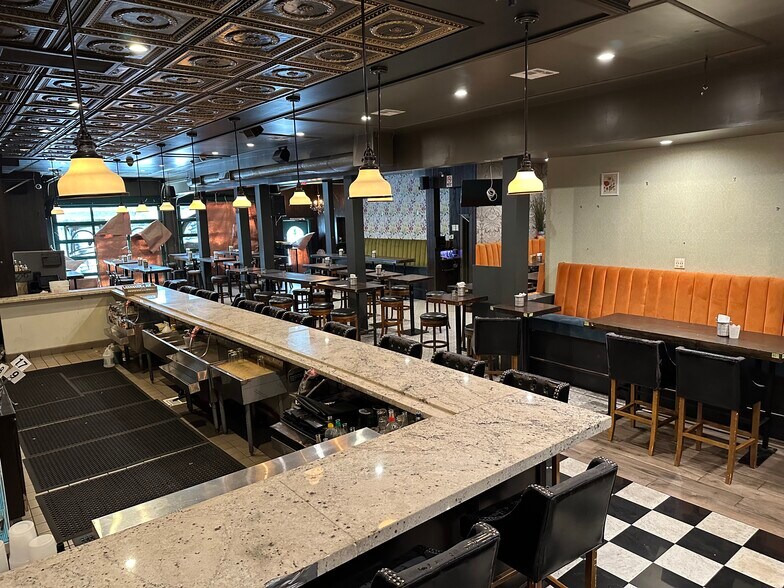 More Photos Of 141-143 N La Brea Ave, Los Angeles Restaurant For Sale