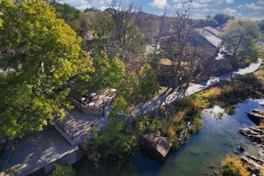 More Photos Of 140 E Lake Dr, Medicine Park Restaurant For Sale