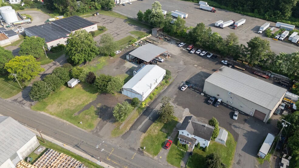 More Photos Of 130 Day St, Seymour Warehouse For Lease